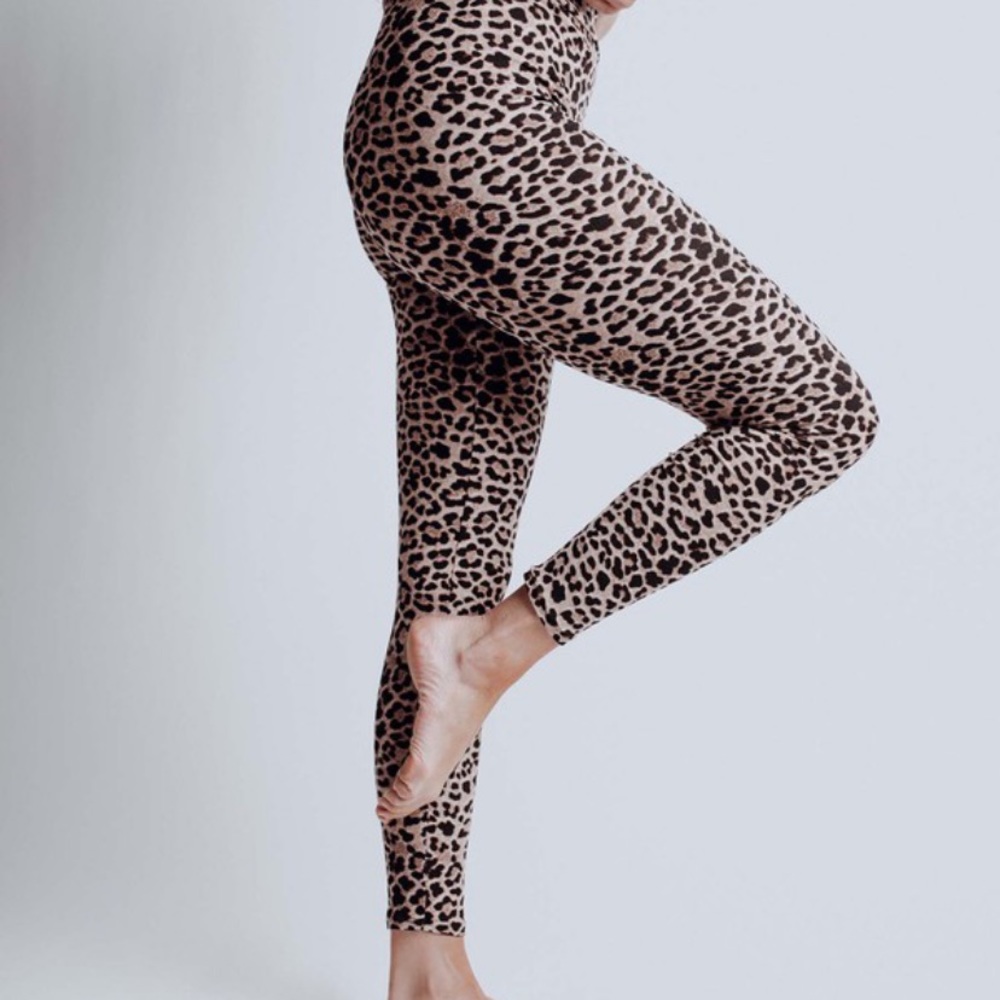 Leopard print yoga leggings